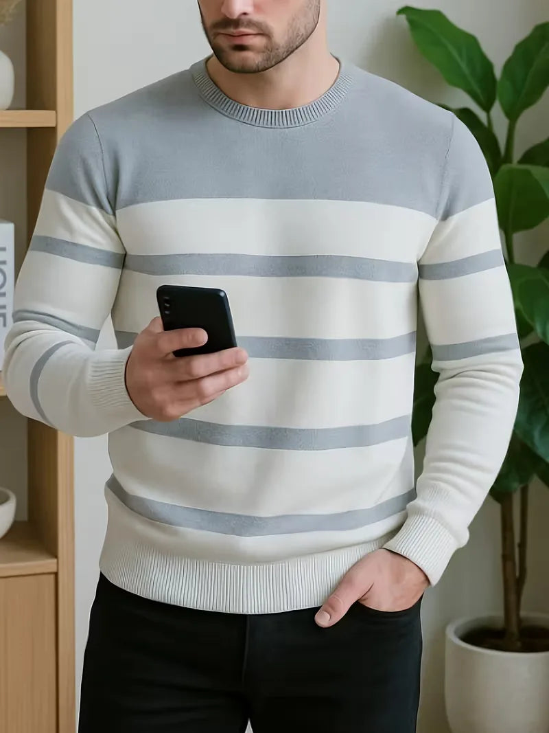 Pull rayé avec col rond et manches longues