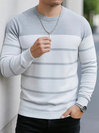 Pull rayé avec col rond et manches longues