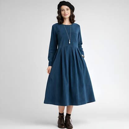 Long Ladies' Dress – Elegant Silhouette for Special Occasions