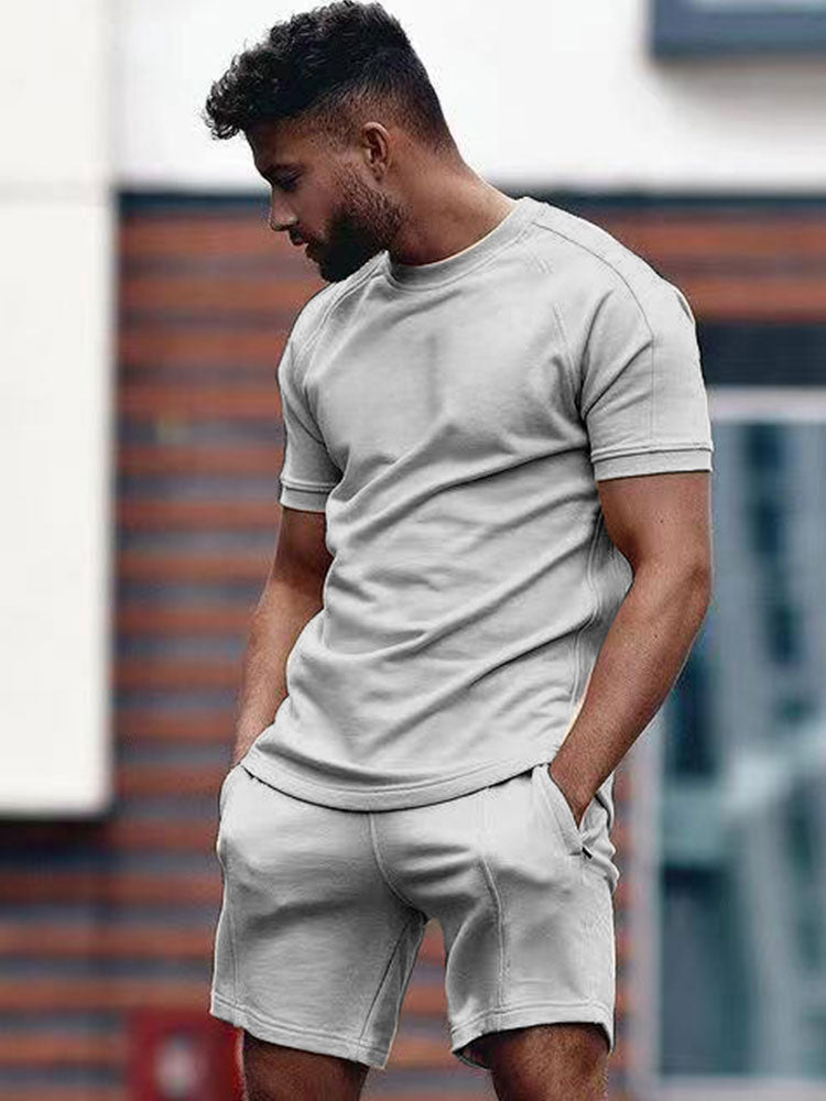 Herren-Sommerset mit T-Shirt und Shorts in bequemer Passform