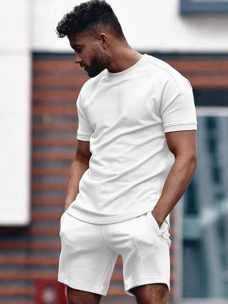 Herren-Sommerset mit T-Shirt und Shorts in bequemer Passform