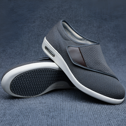 Wide diabetic shoes for swollen feet