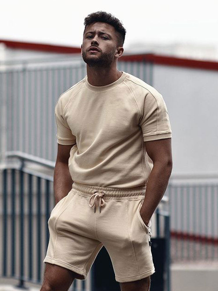 Herren-Sommerset mit T-Shirt und Shorts in bequemer Passform