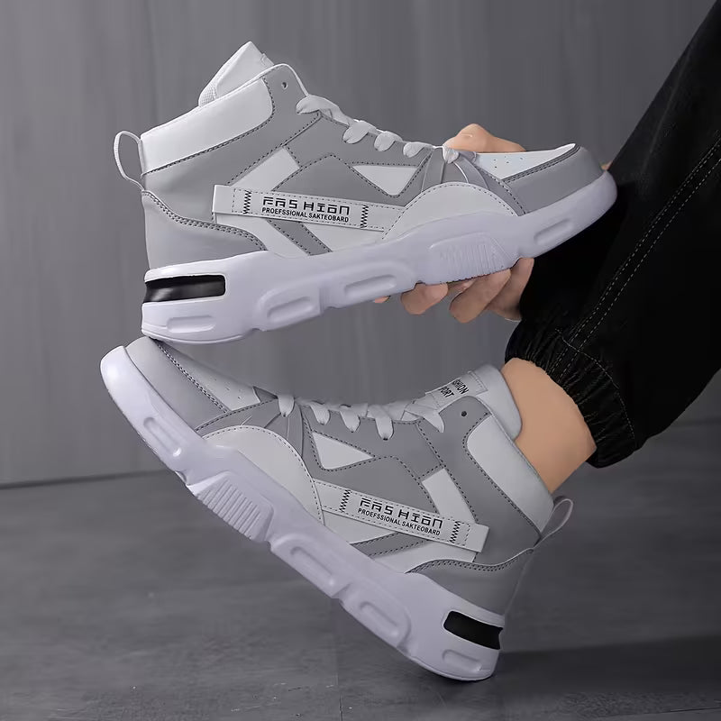 High-top trainers with non-slip sole and lace-up fastening