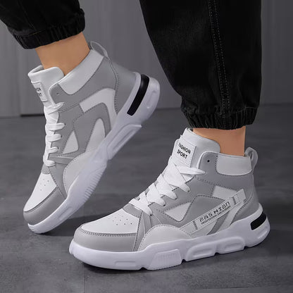 High-top trainers with non-slip sole and lace-up fastening