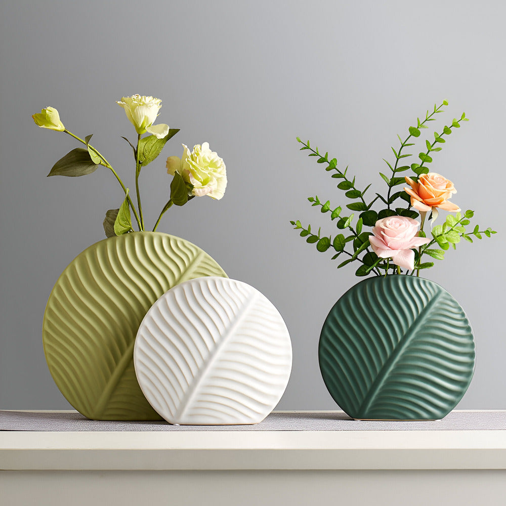 Vaso minimalista in ceramica con rilievo a foglia, per interni in stile scandinavo