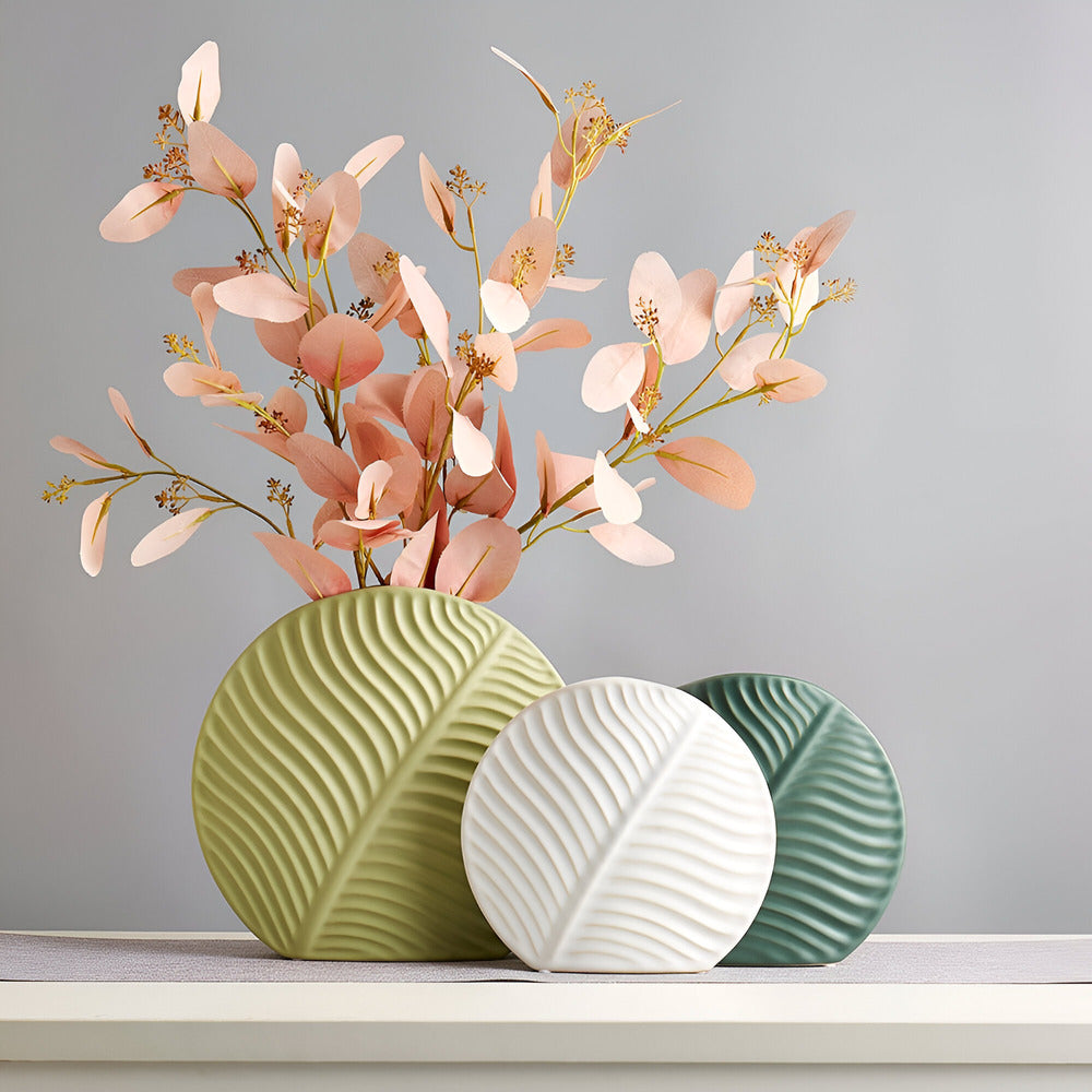 Vaso minimalista in ceramica con rilievo a foglia, per interni in stile scandinavo