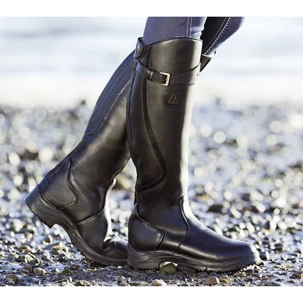 High model boots with buckle closure