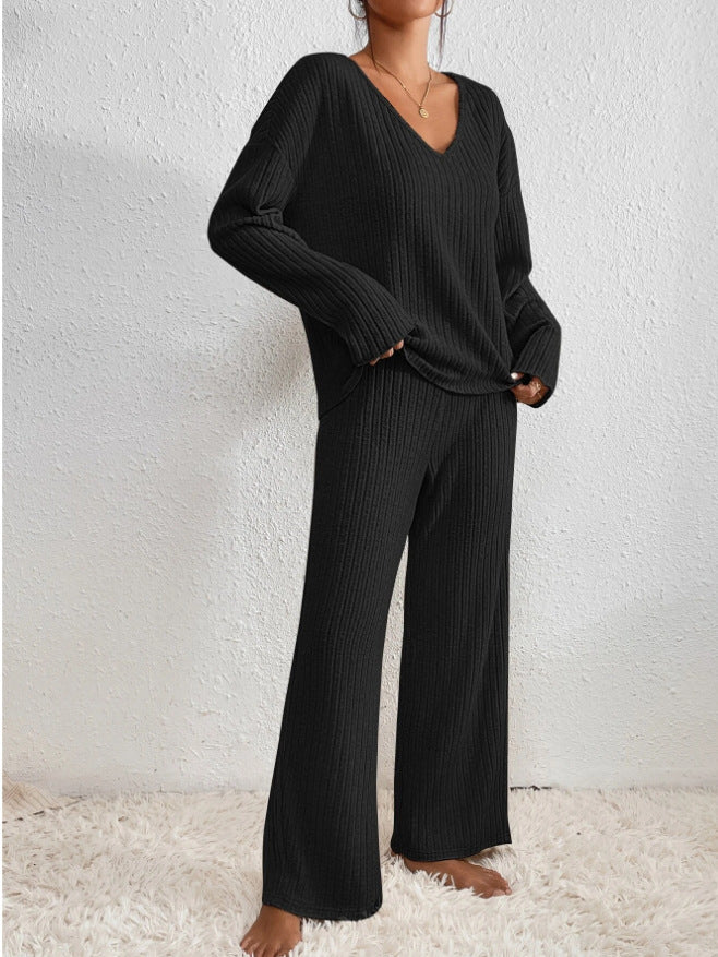 Loungewear Set with V-Neck and Relaxed Fit
