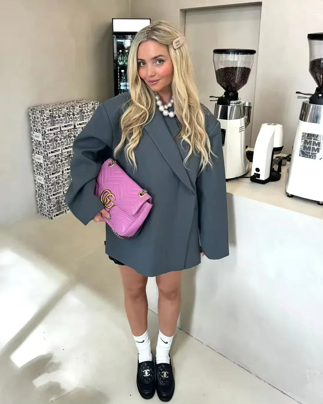 Oversized Women's Blazer Chic with Notched Collar and Long Sleeves
