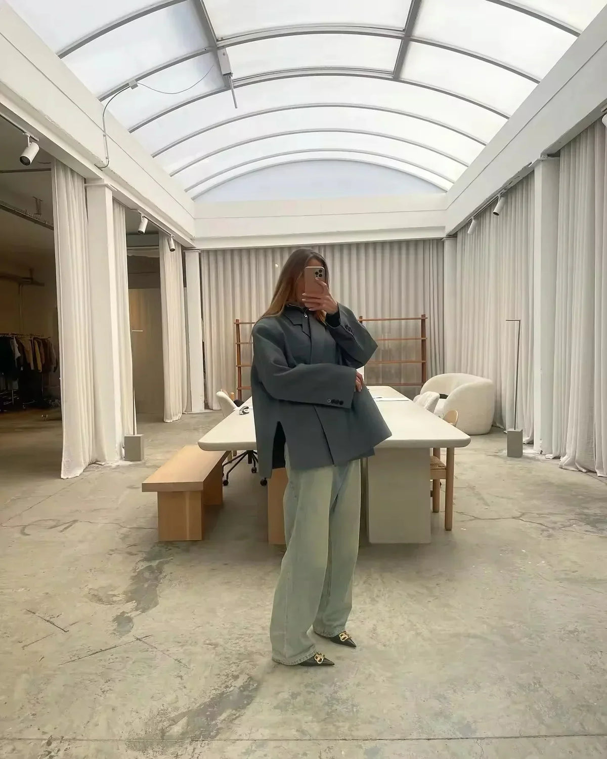 Oversized Women's Blazer Chic with Notched Collar and Long Sleeves