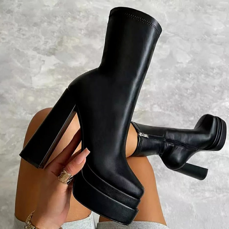 Isa | Flat Ankle Boots