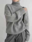 Weicher Damenstrickpullover mit Rollkragen und gerippten Bündchen