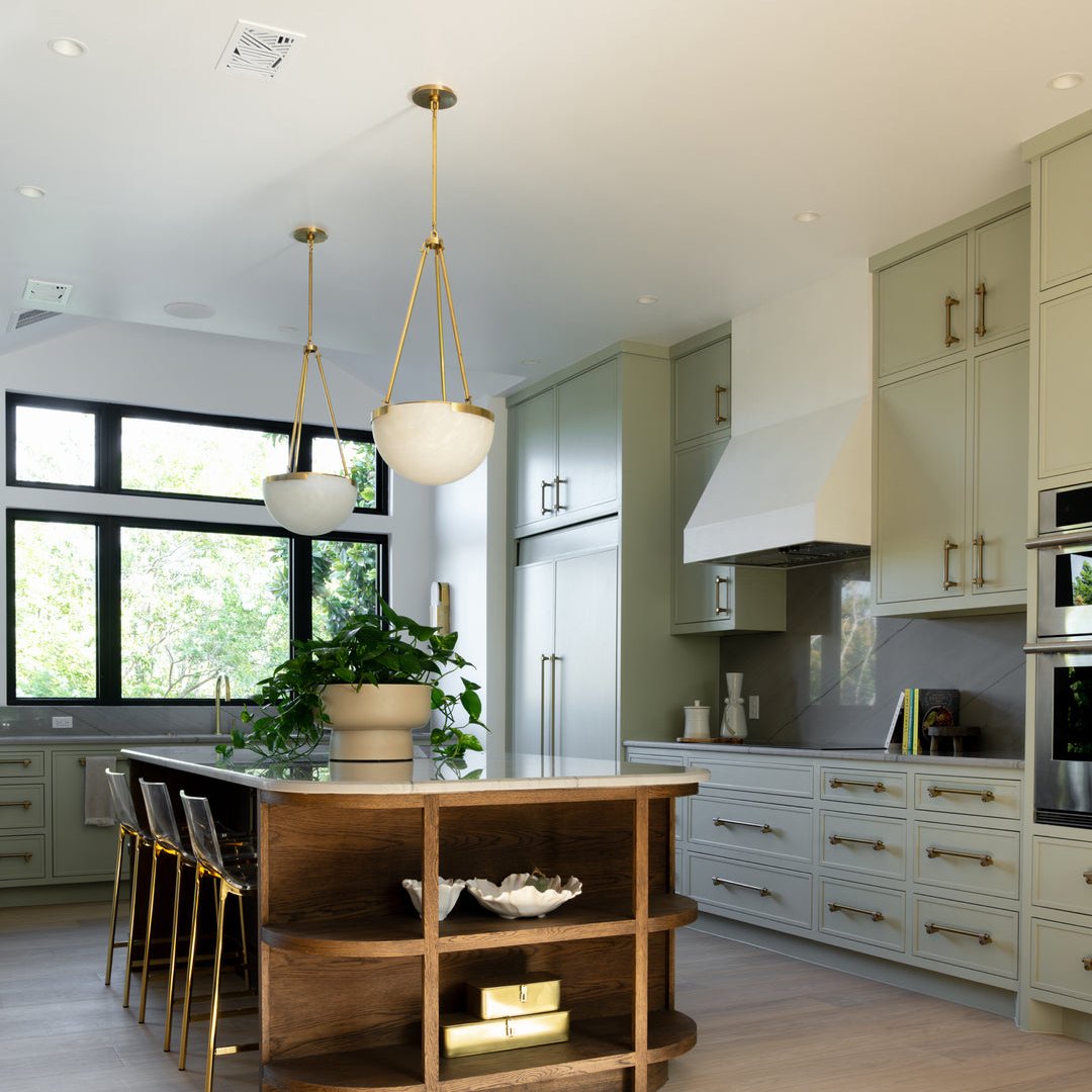 Luxe albasten kroonluchter met gouden details