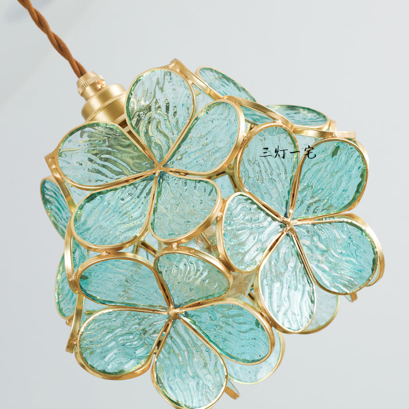 Candeeiro de teto elegante em forma de flor para uma luz acolhedora