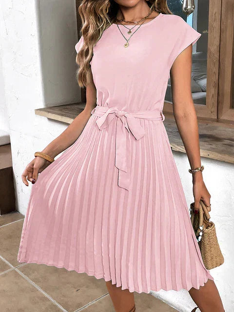 Pleated dress with short sleeves