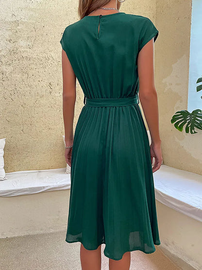 Pleated dress with short sleeves