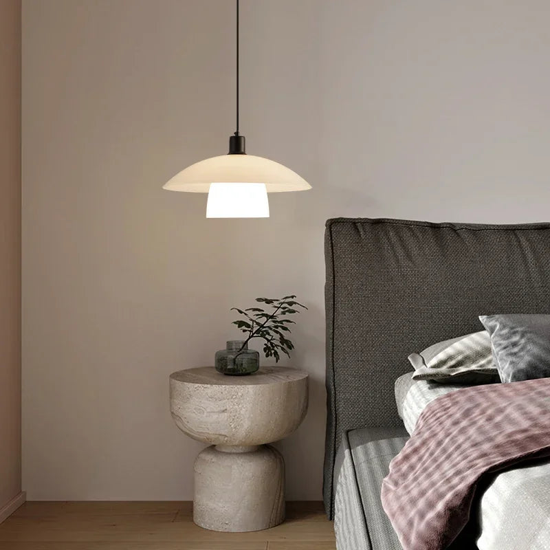 Lámpara colgante japonesa moderna con pantalla de vidrio: elegante y minimalista