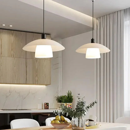 Lámpara colgante japonesa moderna con pantalla de vidrio: elegante y minimalista
