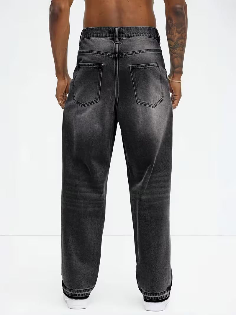 Jeans with a loose straight-leg fit and high waist