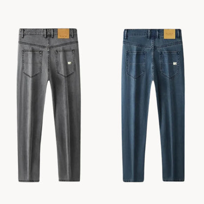 Jeans with regular fit and straight leg