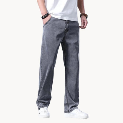Jeans with regular fit and straight leg