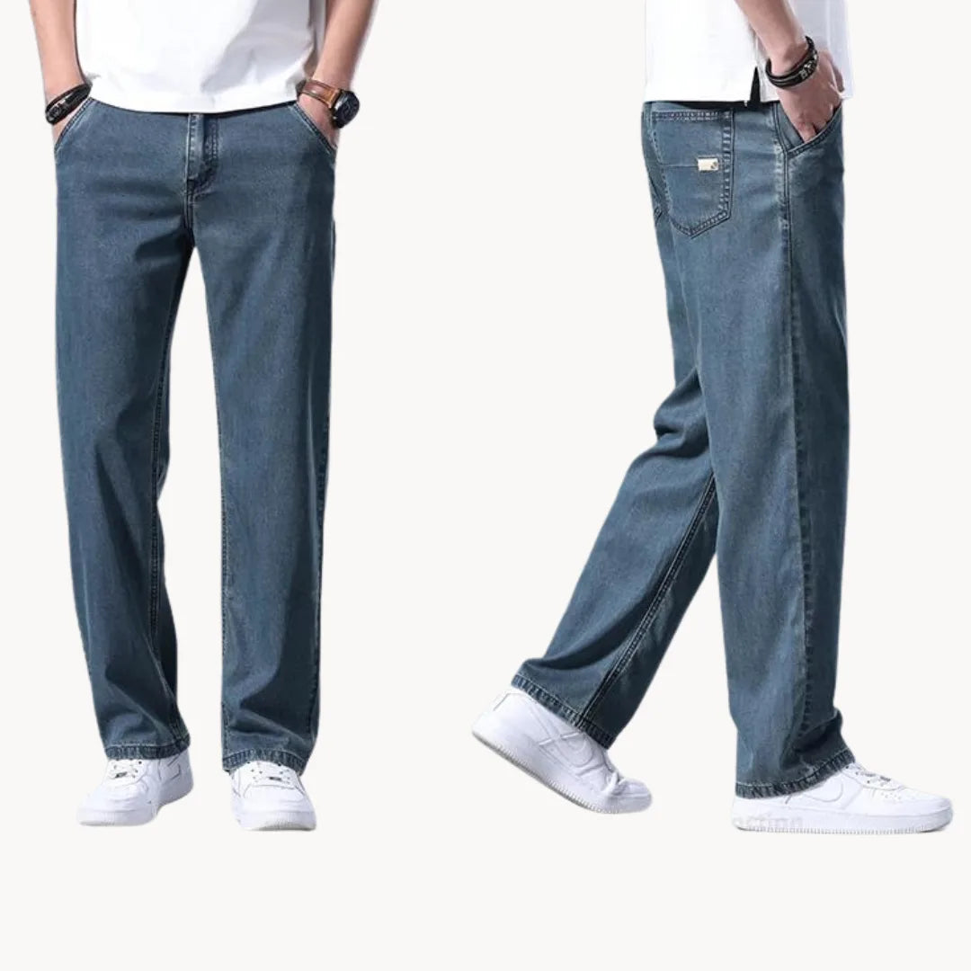 Jeans with regular fit and straight leg