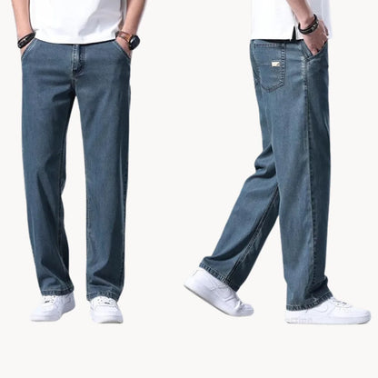 Jeans with regular fit and straight leg