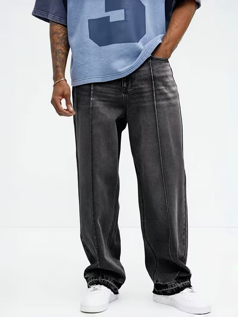 Jeans with a loose straight-leg fit and high waist