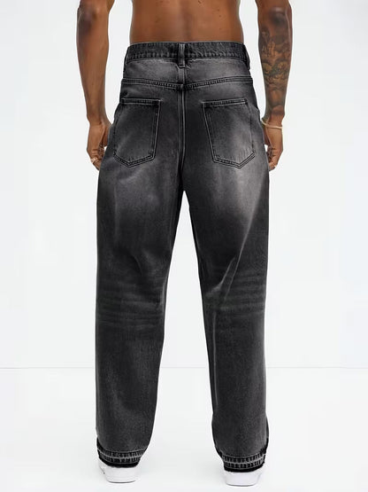 Jeans with a loose straight-leg fit and high waist