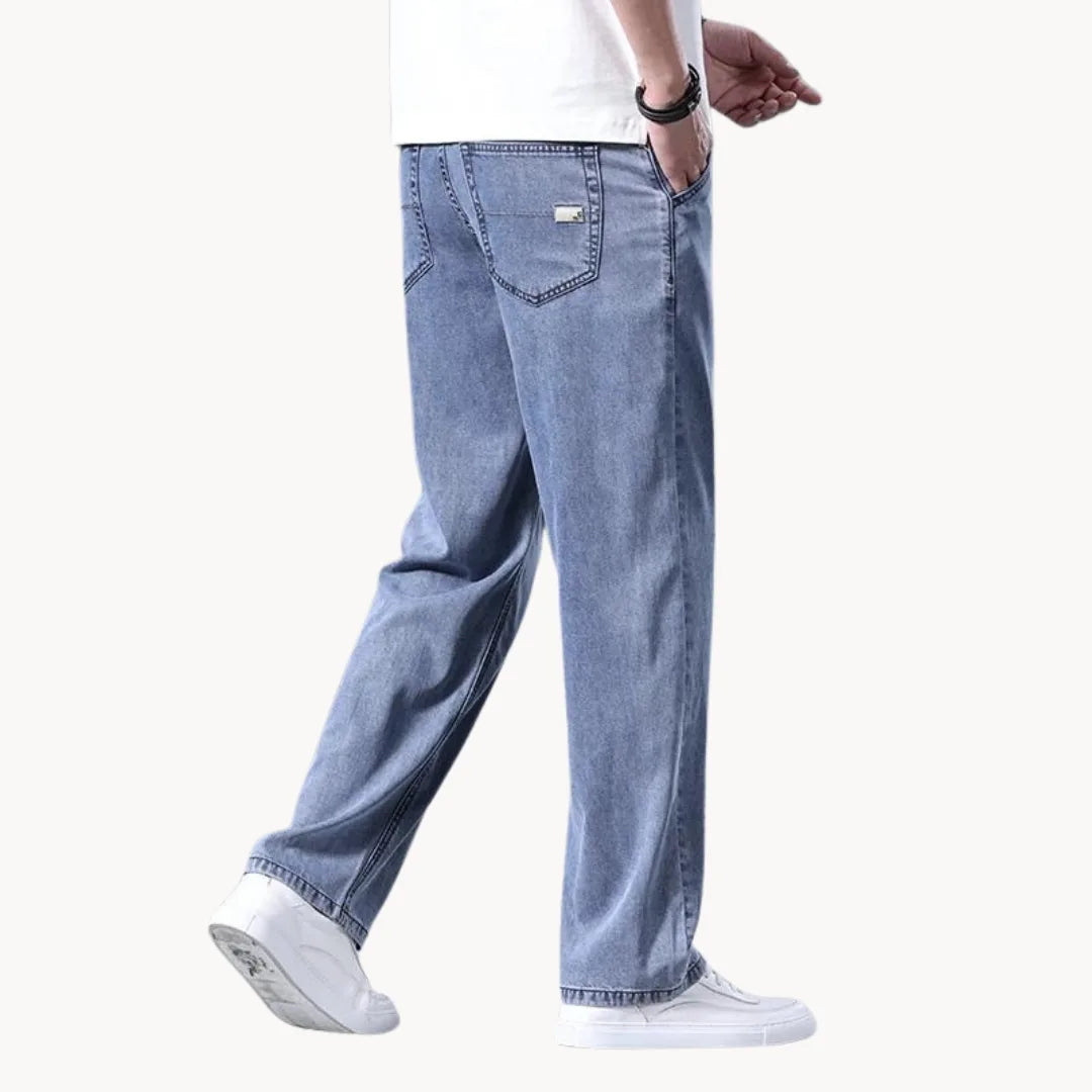 Jeans with regular fit and straight leg