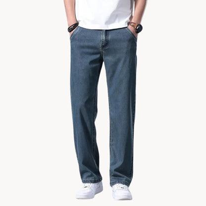 Jeans with regular fit and straight leg