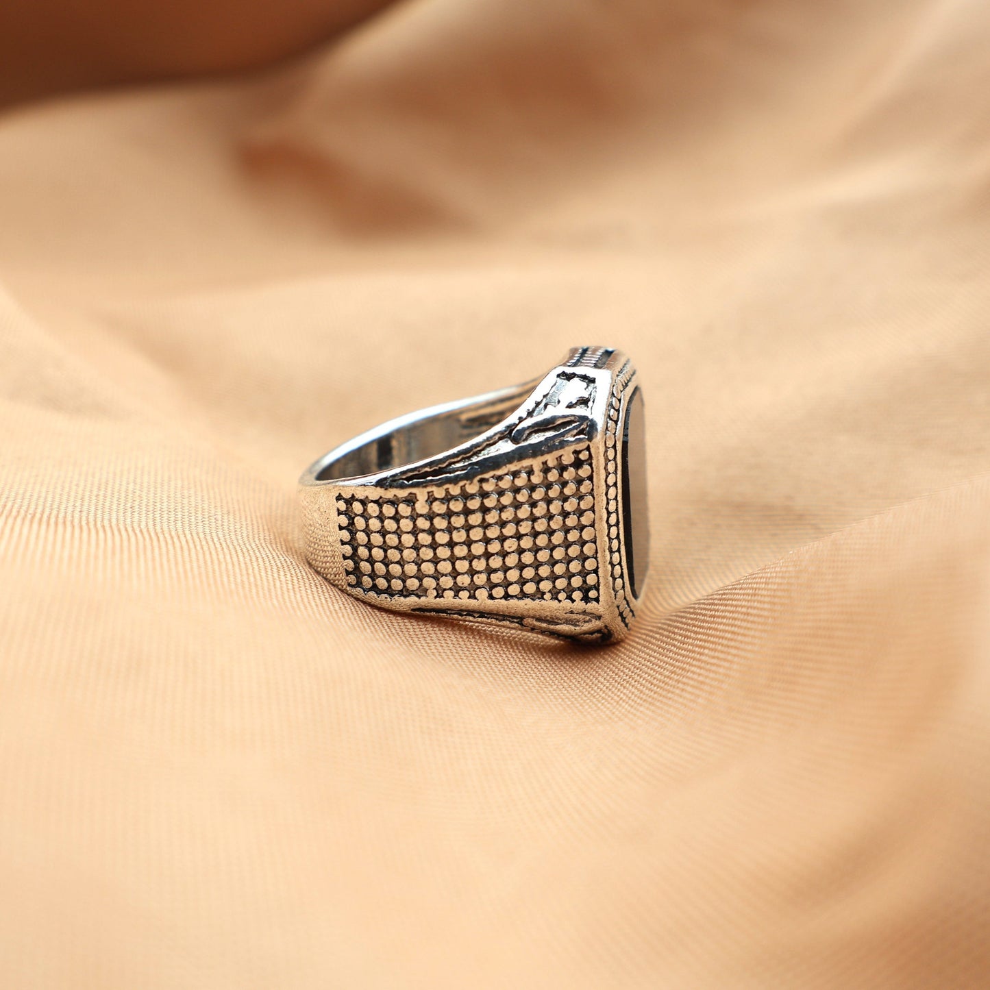 Jeroen | Black Ring with Rhinestones