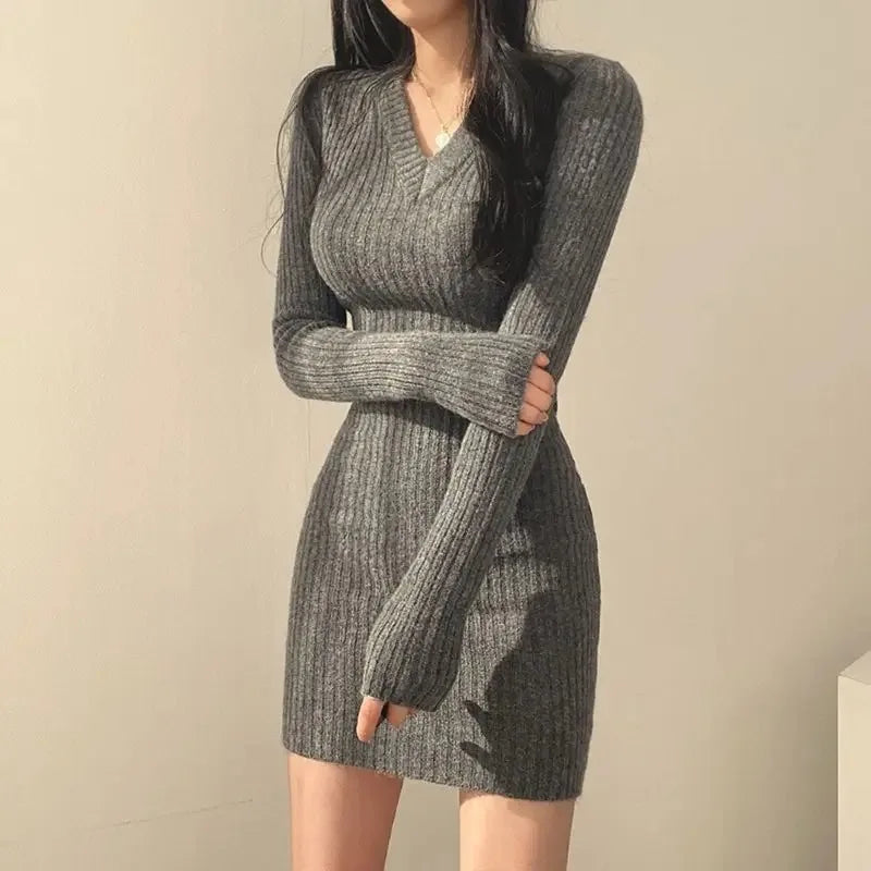 Knitted Dress with V-Neck - Britte