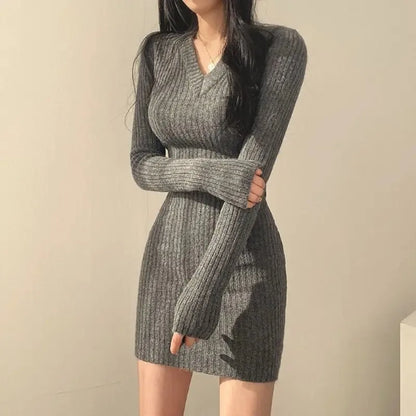 Knitted Dress with V-Neck - Britte