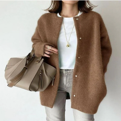 Knitted cardigan – versatile style for layered looks