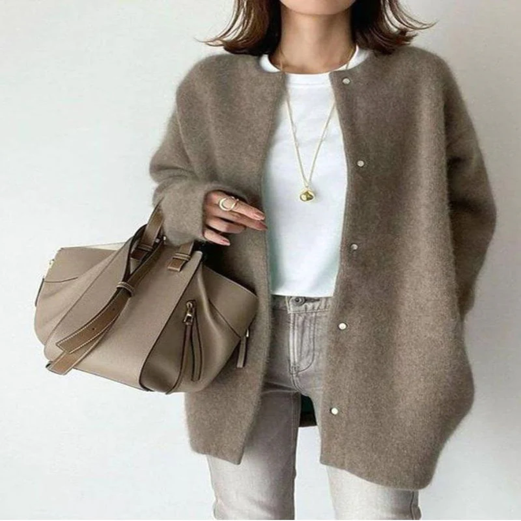 Knitted cardigan – versatile style for layered looks