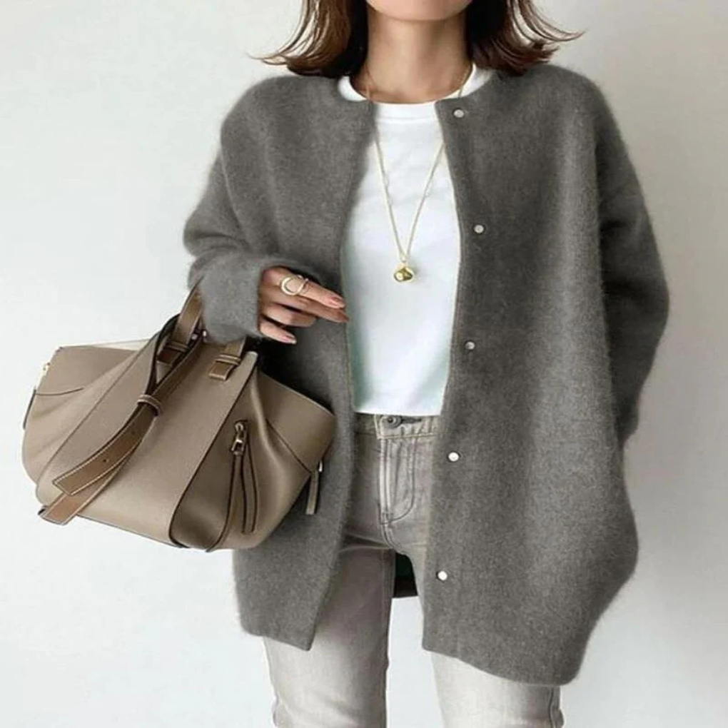 Knitted cardigan – versatile style for layered looks
