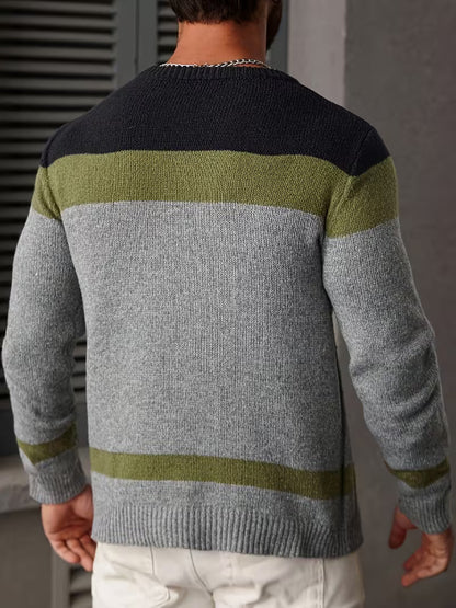 Knitted jumper with colour block design and round neck