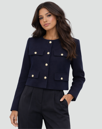 Blazer corto da donna con bottoni dorati e tasche con patta