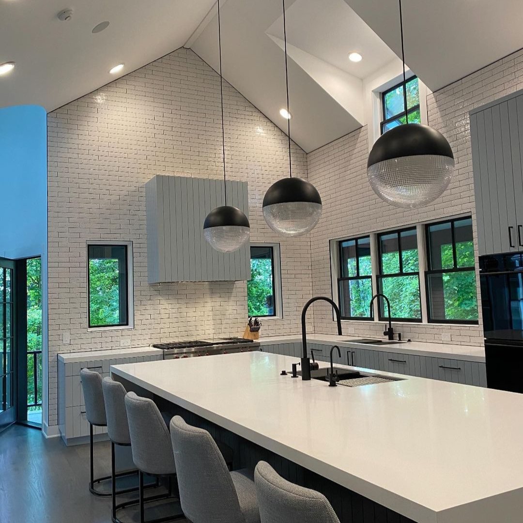 Suspended Lens Flair Pendant Lamp – Luxe & Innovative Design