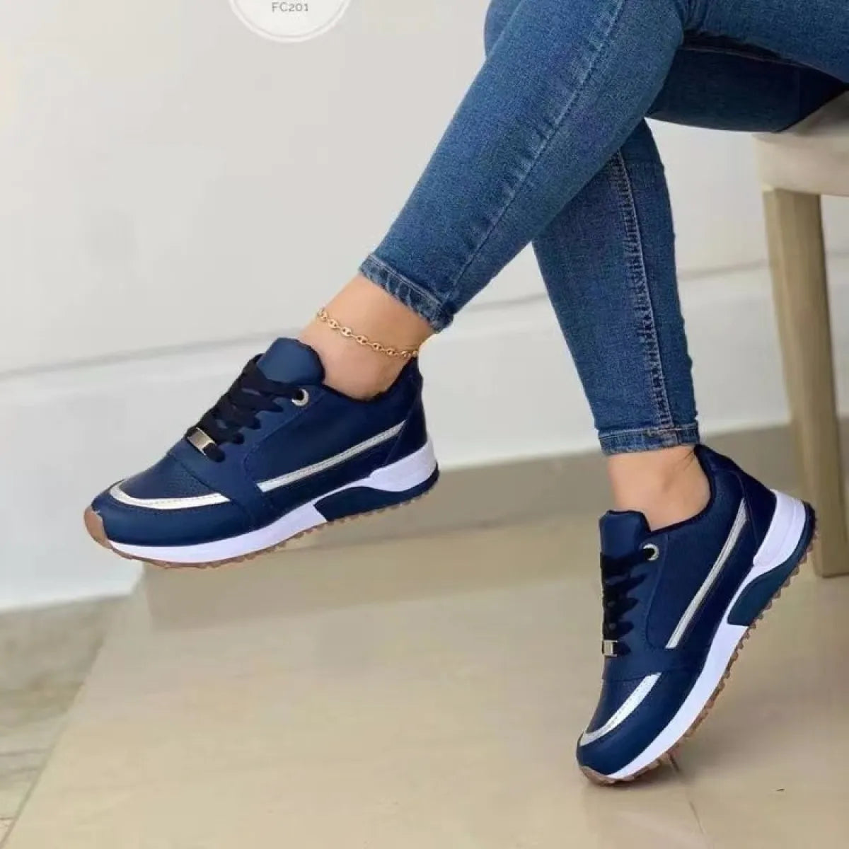 Ladies Sneakers with Flat Sole and Round Toe