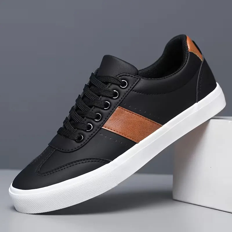 Low sneakers with lace-up fastening and suede accent