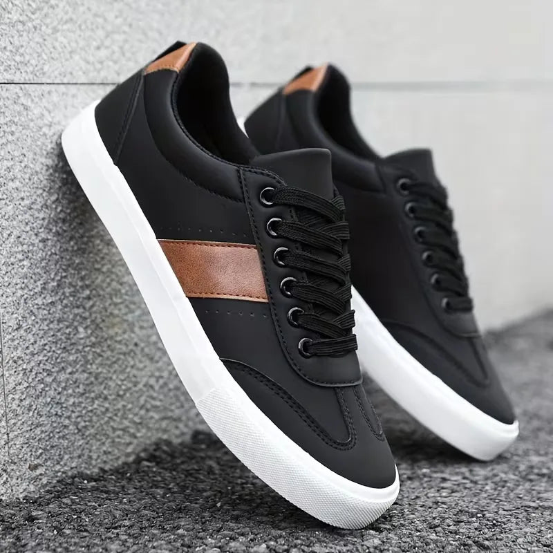 Low sneakers with lace-up fastening and suede accent