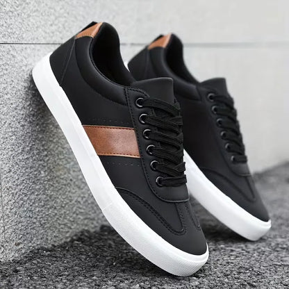 Low sneakers with lace-up fastening and suede accent
