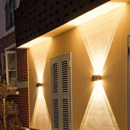 BrightBreeze - Solar Balcony Light