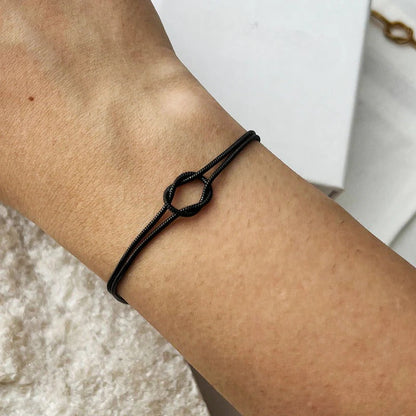 Elegant Knot Bracelet – Subtle and Refined