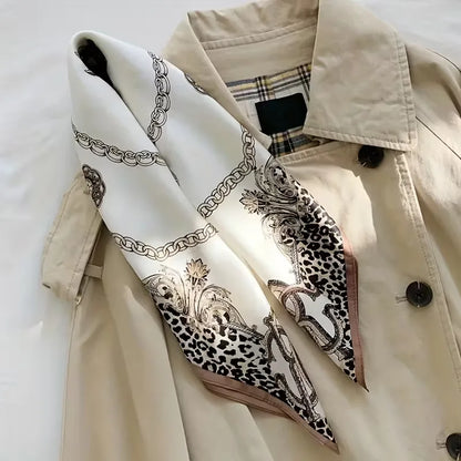 Light scarf with leopard print
