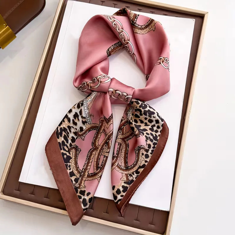 Light scarf with leopard print