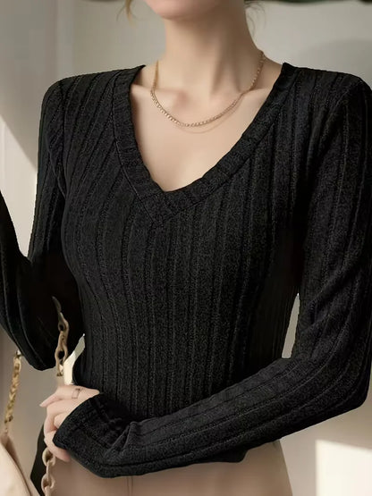 Long-sleeve with V-neck and ribbed texture